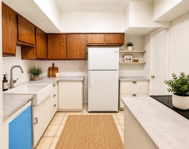 10811 Richmond Avenue - Photo Thumbnail 2