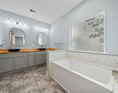 4510 Lininger Lane - Photo Thumbnail 19