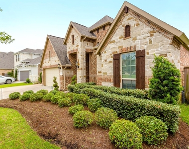 6122 Garden Lakes Lane - Photo Thumbnail 1