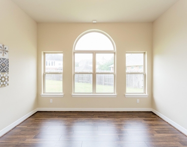 6122 Garden Lakes Lane - Photo Thumbnail 9
