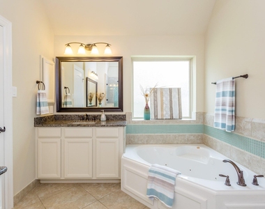 6122 Garden Lakes Lane - Photo Thumbnail 13
