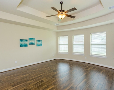 6122 Garden Lakes Lane - Photo Thumbnail 10