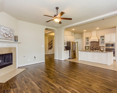 6122 Garden Lakes Lane - Photo Thumbnail 2