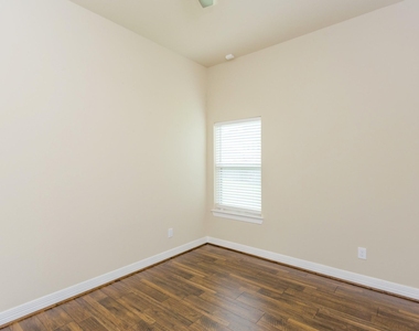 6122 Garden Lakes Lane - Photo Thumbnail 15