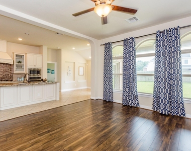 6122 Garden Lakes Lane - Photo Thumbnail 6