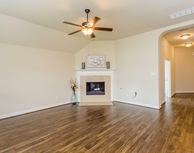 6122 Garden Lakes Lane - Photo Thumbnail 3