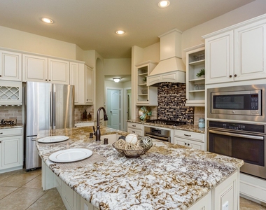6122 Garden Lakes Lane - Photo Thumbnail 4