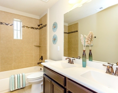 6122 Garden Lakes Lane - Photo Thumbnail 16