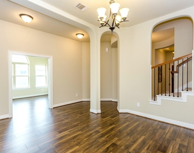 6122 Garden Lakes Lane - Photo Thumbnail 7