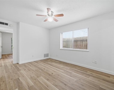 2126 Quail Valley East Drive - Photo Thumbnail 9