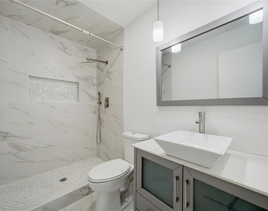 2126 Quail Valley East Drive - Photo Thumbnail 12