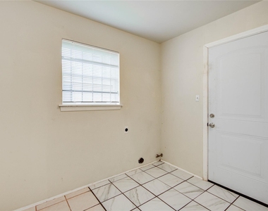9526 Balsam Lane - Photo Thumbnail 27