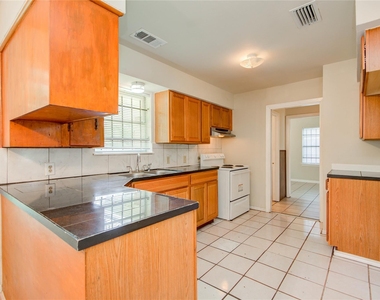 9526 Balsam Lane - Photo Thumbnail 21