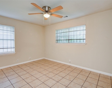 9526 Balsam Lane - Photo Thumbnail 11