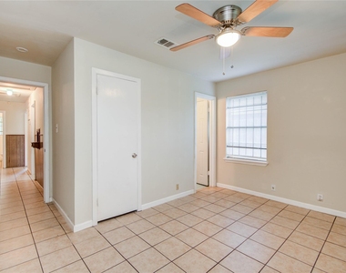 9526 Balsam Lane - Photo Thumbnail 12