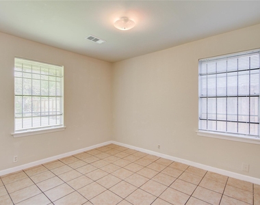 9526 Balsam Lane - Photo Thumbnail 16