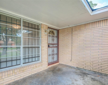 9526 Balsam Lane - Photo Thumbnail 4