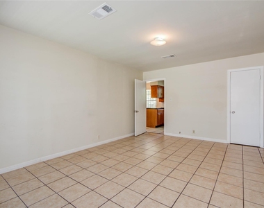 9526 Balsam Lane - Photo Thumbnail 6