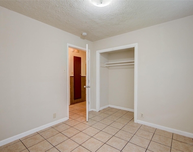 9526 Balsam Lane - Photo Thumbnail 10
