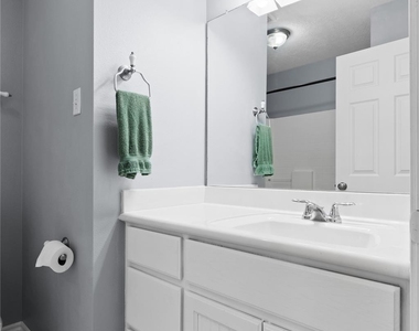 140 Meadowview Drive - Photo Thumbnail 15