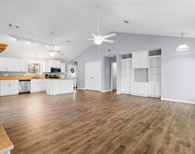 140 Meadowview Drive - Photo Thumbnail 10