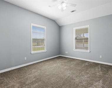 140 Meadowview Drive - Photo Thumbnail 13
