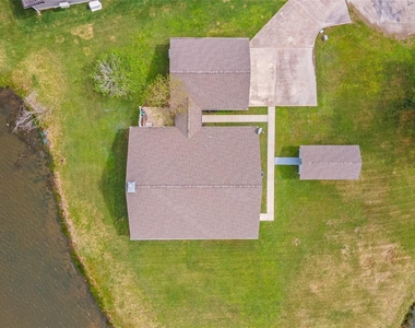 140 Meadowview Drive - Photo Thumbnail 25