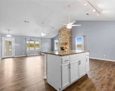 140 Meadowview Drive - Photo Thumbnail 7