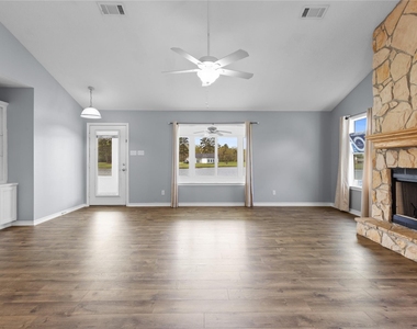 140 Meadowview Drive - Photo Thumbnail 8