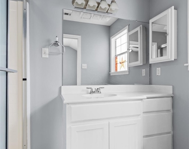 140 Meadowview Drive - Photo Thumbnail 20