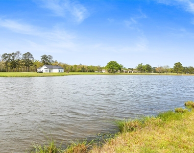 140 Meadowview Drive - Photo Thumbnail 24