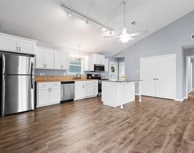 140 Meadowview Drive - Photo Thumbnail 6