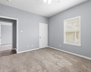140 Meadowview Drive - Photo Thumbnail 14