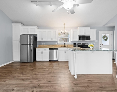 140 Meadowview Drive - Photo Thumbnail 5