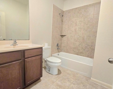 9510 Opal Gates Drive - Photo Thumbnail 8