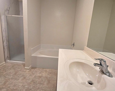 9510 Opal Gates Drive - Photo Thumbnail 6