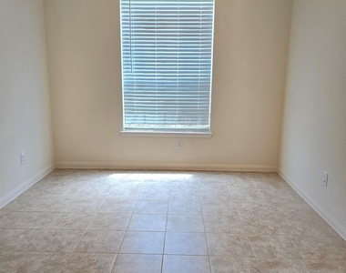 9510 Opal Gates Drive - Photo Thumbnail 7
