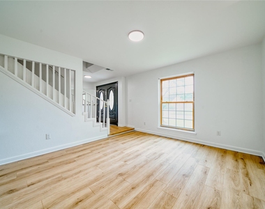7914 Oakington Drive - Photo Thumbnail 27