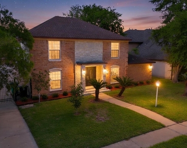 7914 Oakington Drive - Photo Thumbnail 2