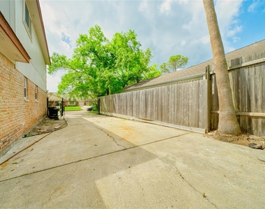7914 Oakington Drive - Photo Thumbnail 31