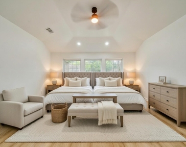 7914 Oakington Drive - Photo Thumbnail 12