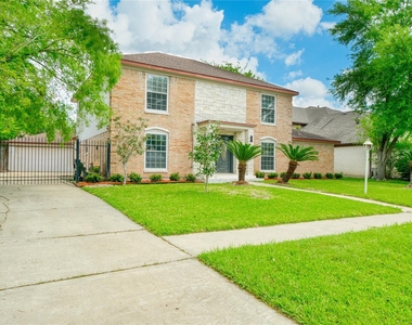 7914 Oakington Drive - Photo Thumbnail 6