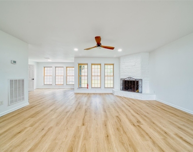 7914 Oakington Drive - Photo Thumbnail 16