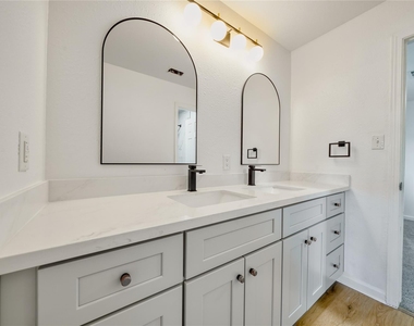 7914 Oakington Drive - Photo Thumbnail 17