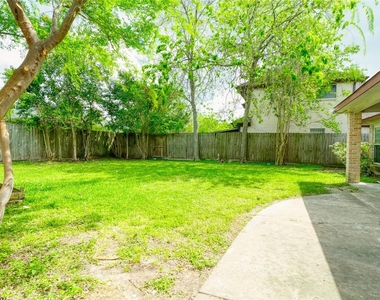 7914 Oakington Drive - Photo Thumbnail 29