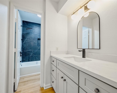 7914 Oakington Drive - Photo Thumbnail 18