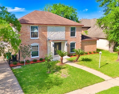 7914 Oakington Drive - Photo Thumbnail 3