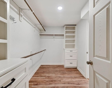 4520 Sharon Street - Photo Thumbnail 6