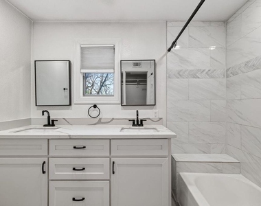 4520 Sharon Street - Photo Thumbnail 7