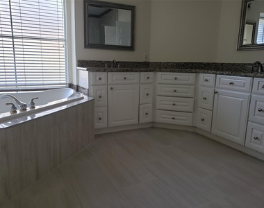 5319 Ashley Way Ct Court - Photo Thumbnail 10